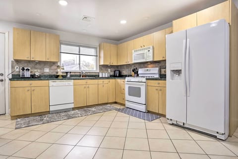 House (3 Bedrooms) | Private kitchen | Microwave, oven, stovetop, dishwasher