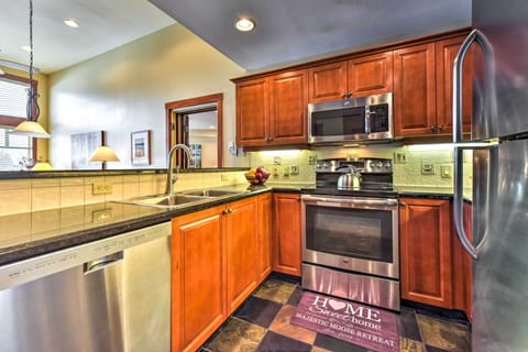 Apartment (2 Bedrooms) | Private kitchen | Microwave, oven, stovetop, dishwasher