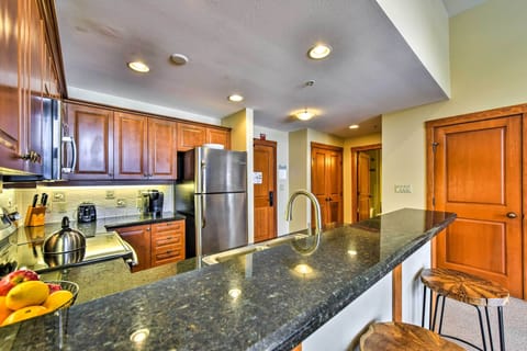 Apartment (2 Bedrooms) | Private kitchen | Microwave, oven, stovetop, dishwasher