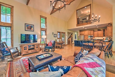 House (5 Bedrooms) | Interior