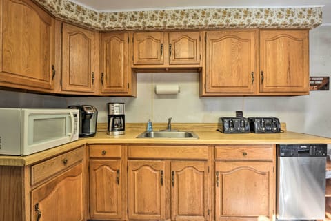 House (3 Bedrooms) | Private kitchen | Microwave, oven, stovetop, dishwasher