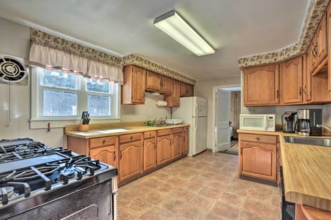 House (3 Bedrooms) | Private kitchen | Microwave, oven, stovetop, dishwasher