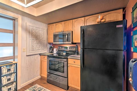 Apartment (2 Bedrooms) | Private kitchen | Microwave, oven, stovetop, dishwasher