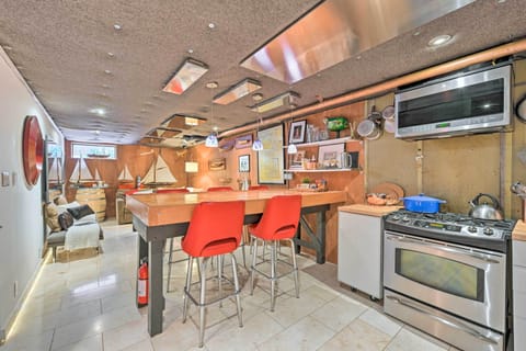 House (1 Bedroom) | Private kitchen | Microwave, oven, stovetop, dishwasher