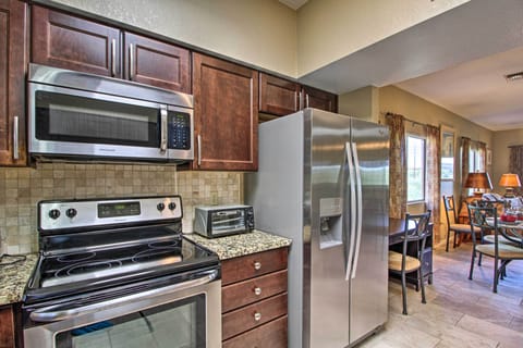 Apartment (2 Bedrooms) | Private kitchen | Microwave, oven, stovetop, dishwasher