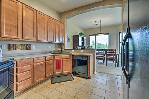 Apartment (3 Bedrooms) | Private kitchen | Microwave, oven, stovetop, dishwasher