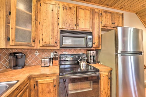 House (3 Bedrooms) | Private kitchen | Microwave, oven, stovetop, dishwasher