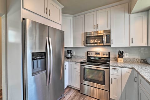 House (2 Bedrooms) | Private kitchen | Microwave, oven, stovetop, dishwasher