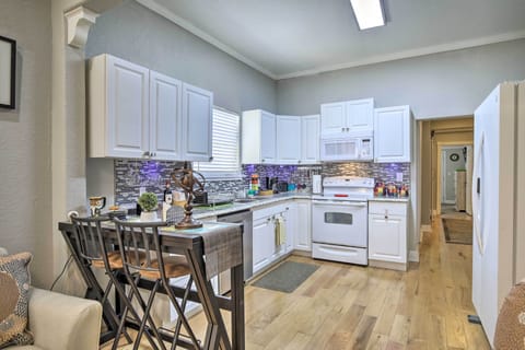 House (2 Bedrooms) | Private kitchen | Highchair, paper towels