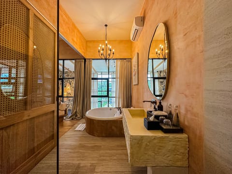 Two Bedroom Private Pool Villa with Valley View | Bathroom | Hydromassage showerhead, free toiletries, hair dryer, bathrobes