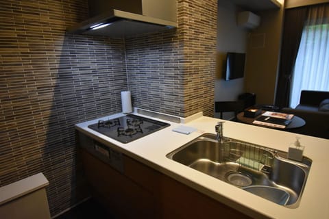 Family Double or Twin Room | Private kitchen | Mini-fridge, microwave, cookware/dishes/utensils