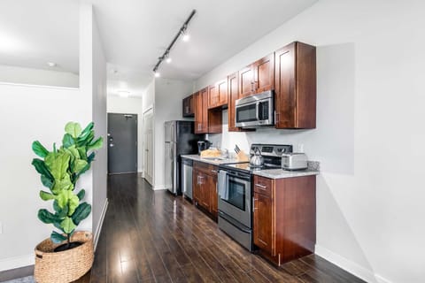 Studio, Multiple Beds (507) | Private kitchen | Fridge, microwave, oven, stovetop