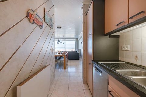 Fully equipped kitchen with modern appliances. 🔪