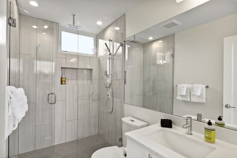Classic Apartment | Bathroom | Towels