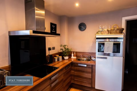 Signature Apartment, 2 Bedrooms | Private kitchen | Fridge, oven, stovetop, dishwasher