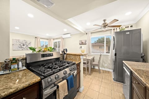 You'll be able to make wonderful meals in this fully equipped kitchen.