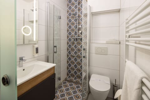 Superior Double Room | Bathroom | Towels