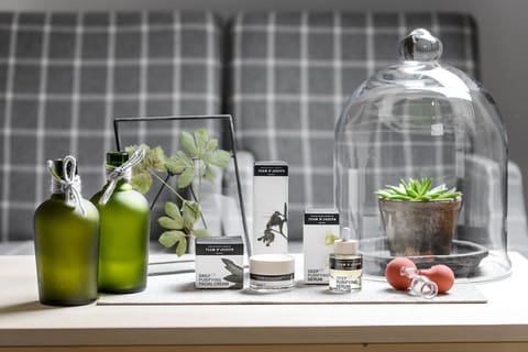 Couples treatment rooms, sauna, steam room, body treatments