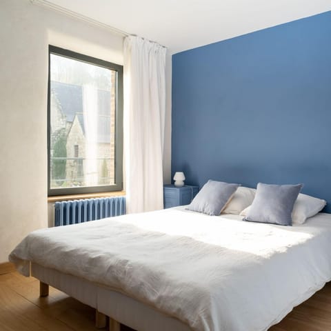 Chambre Signature 3 Double ou avec lits jumeaux, vue colline | Individually decorated, individually furnished, laptop workspace