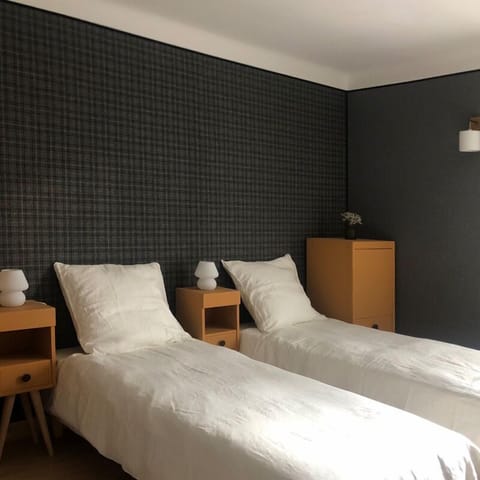 Individually decorated, individually furnished, laptop workspace