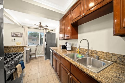 Family Apartment | Private kitchen | Full-size fridge, microwave, oven, stovetop