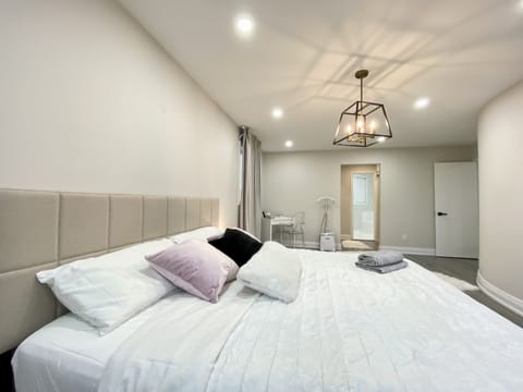 Design Villa, 5 Bedrooms, Non Smoking | Free WiFi, bed sheets