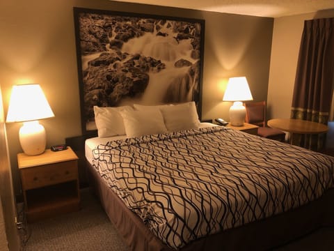 Standard Single Room 1 King Bed | Free WiFi, bed sheets
