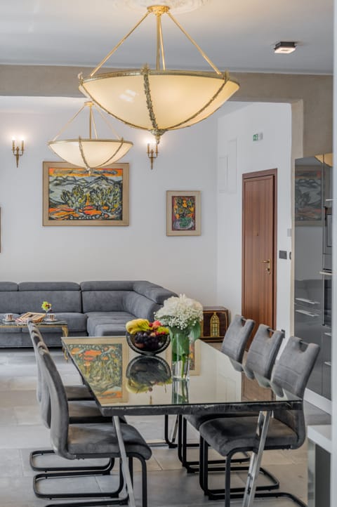 Grand Apartment with Sea View and Balcony | Private kitchen | Coffee/tea maker, electric kettle