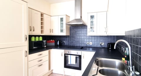 Junior Apartment | Private kitchen | Full-size fridge, microwave, oven, stovetop