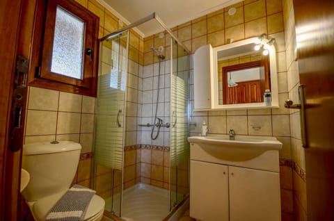 In-room safe, iron/ironing board, free WiFi, bed sheets