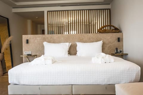 Executive Suite with Private Pool | Egyptian cotton sheets, premium bedding, down comforters, pillowtop beds