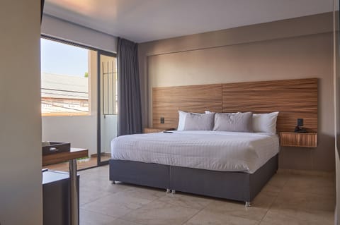 Deluxe Room | In-room safe, desk, iron/ironing board, free WiFi