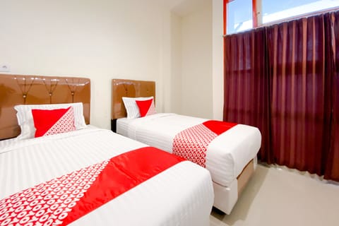 Standard Twin Room | Desk, laptop workspace, free WiFi, bed sheets