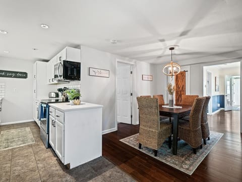 Whip up your favorite meals in this bright, fully equipped kitchen 🍳☕ Featuring sleek white cabinets, subway tile backsplash, and a cozy coffee bar—perfect for both cooking and morning rituals.