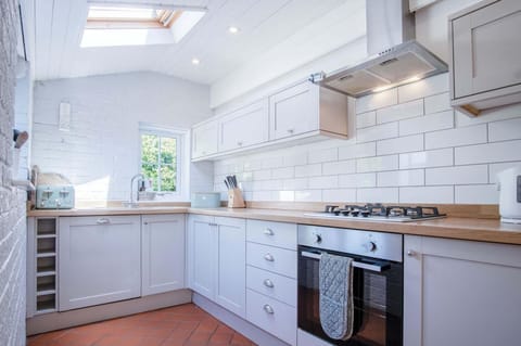 Penlan - 3 Bedroom Cottage - Saundersfoot (22787)