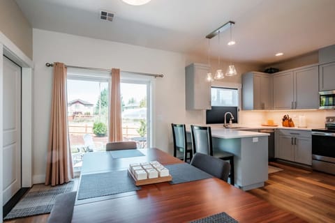 Easy to serve guests from the side bar and access to additional seating on the pation.