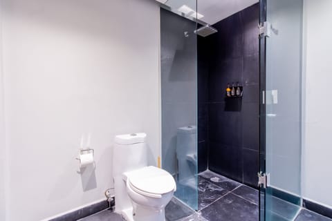 Luxury Studio, 1 King Bed | Bathroom | Shower, designer toiletries, hair dryer, towels