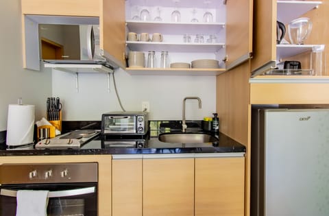 Luxury Apartment | Private kitchen | Mini-fridge, microwave, oven, stovetop