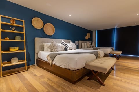 Luxury Apartment | Premium bedding, in-room safe, laptop workspace, blackout drapes