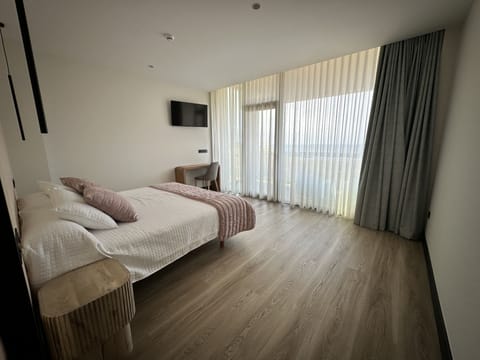 Superior Room, Terrace, Sea View | Minibar, in-room safe, free WiFi, bed sheets