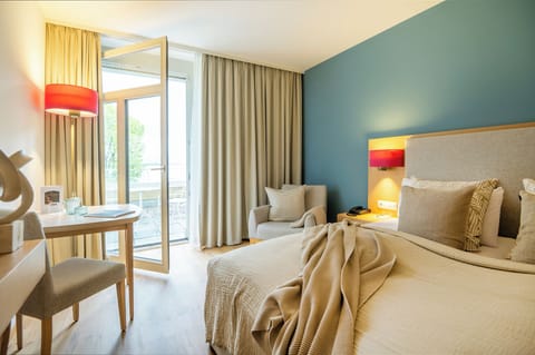 Comfort Double Room | Hypo-allergenic bedding, free minibar, in-room safe, desk