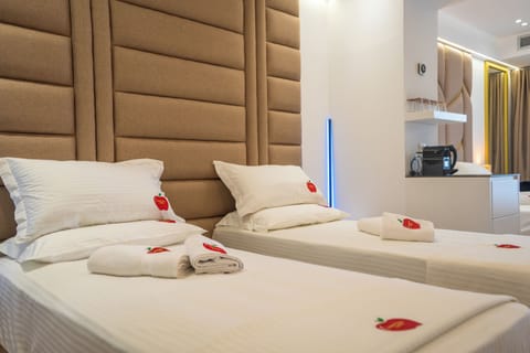 Superior Suite | Desk, soundproofing, free WiFi, bed sheets