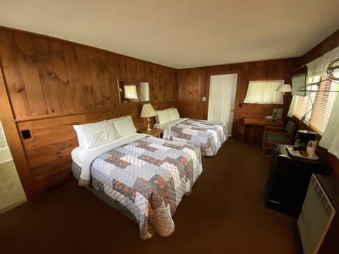 Cabin, 2 Double Beds | Free WiFi, bed sheets