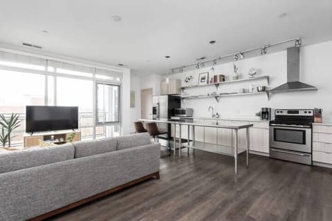 Apartment | Living area | Smart TV, Netflix, Hulu, streaming services