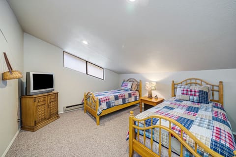 Upstairs twin bedroom