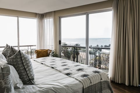 Deluxe Double Room, 1 King Bed, Sea View | Egyptian cotton sheets, premium bedding, Tempur-Pedic beds, minibar