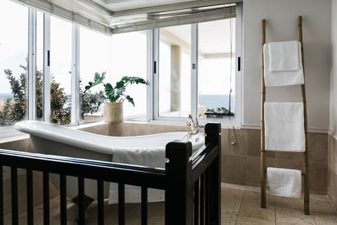 Premier Double Room, 1 King Bed, Sea View | Egyptian cotton sheets, premium bedding, Tempur-Pedic beds, minibar