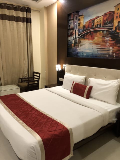 Premium bedding, in-room safe, desk, laptop workspace