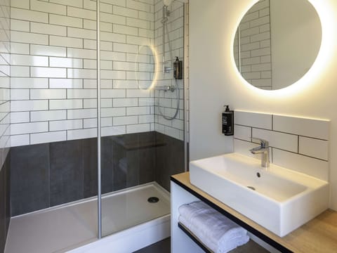 Standard Room, 1 Double Bed | Bathroom | Eco-friendly toiletries, hair dryer, towels, soap