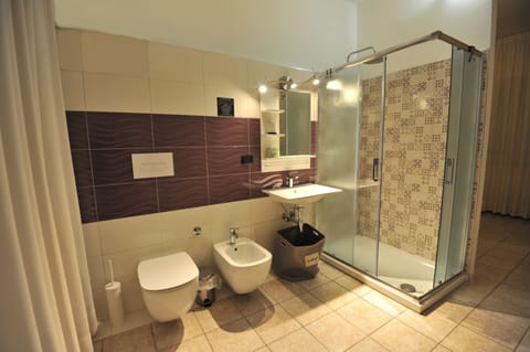 Quadruple Room, Balcony | Bathroom | Shower, free toiletries, hair dryer, bidet